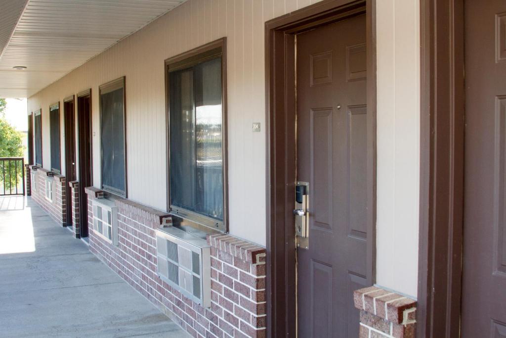 Cottonwood Inn & Suites photo