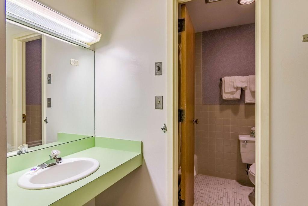 Motel 6-Grand Rapids, MI - Northeast photo