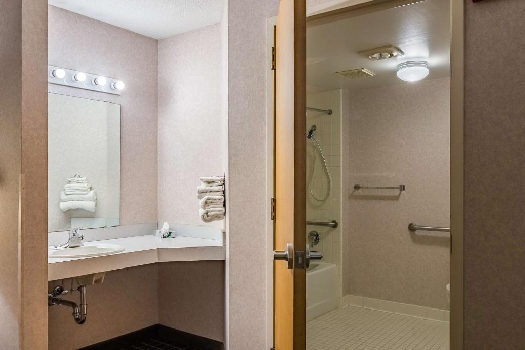 Motel 6-Grand Rapids, MI - Northeast photo