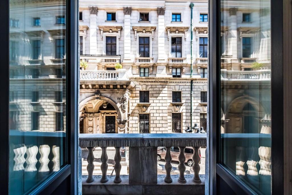 Opera Balkony Luxury Apartment photo