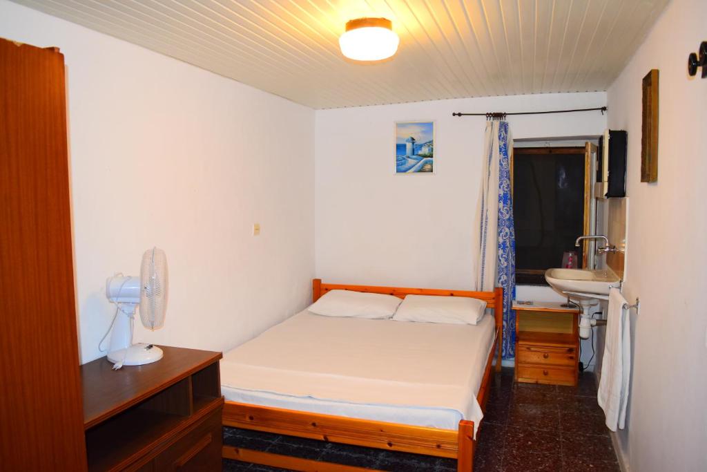 Standard Single Room with Shared Bathroom