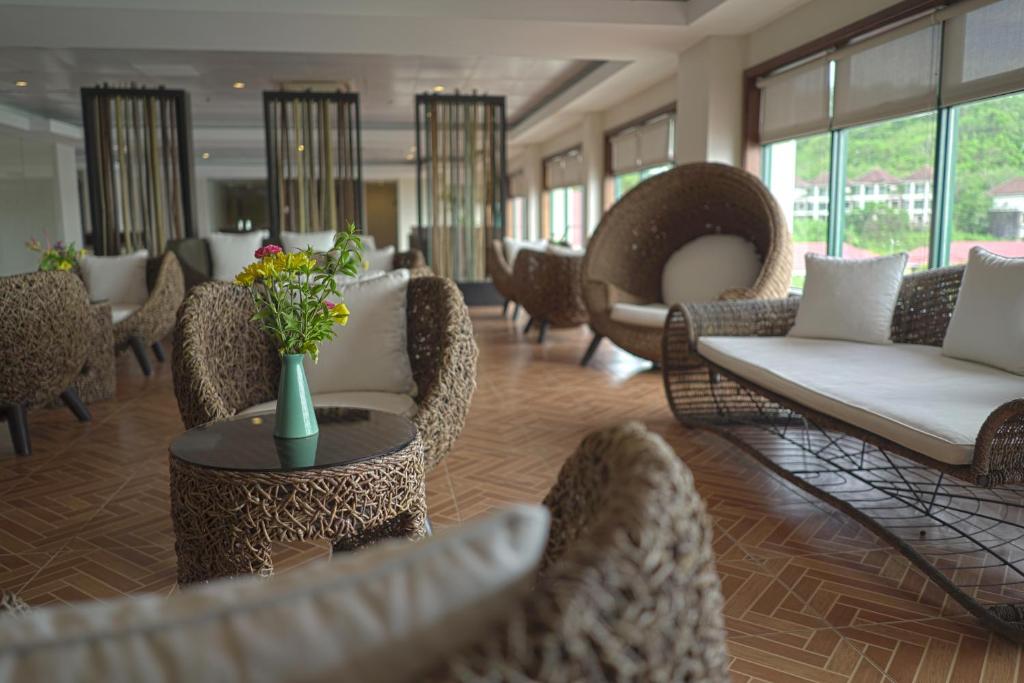 Shared lounge/TV area, Canyon Cove Hotel & Spa in Nasugbu