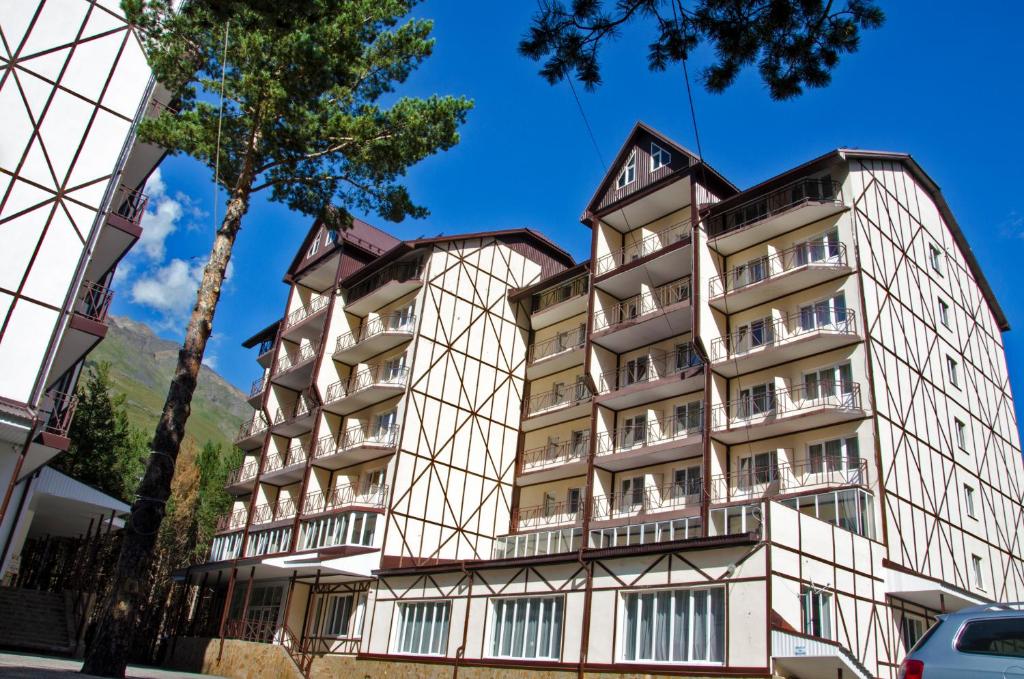 Snezhniy Bars Cheget — Hotel in Terskol