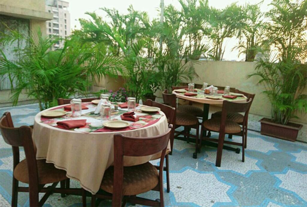 Food and beverages, Hotel Mogul Palace in Mumbai