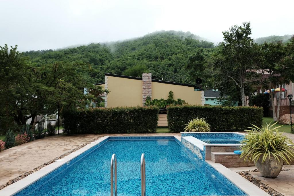 Stamp Hills Resort photo