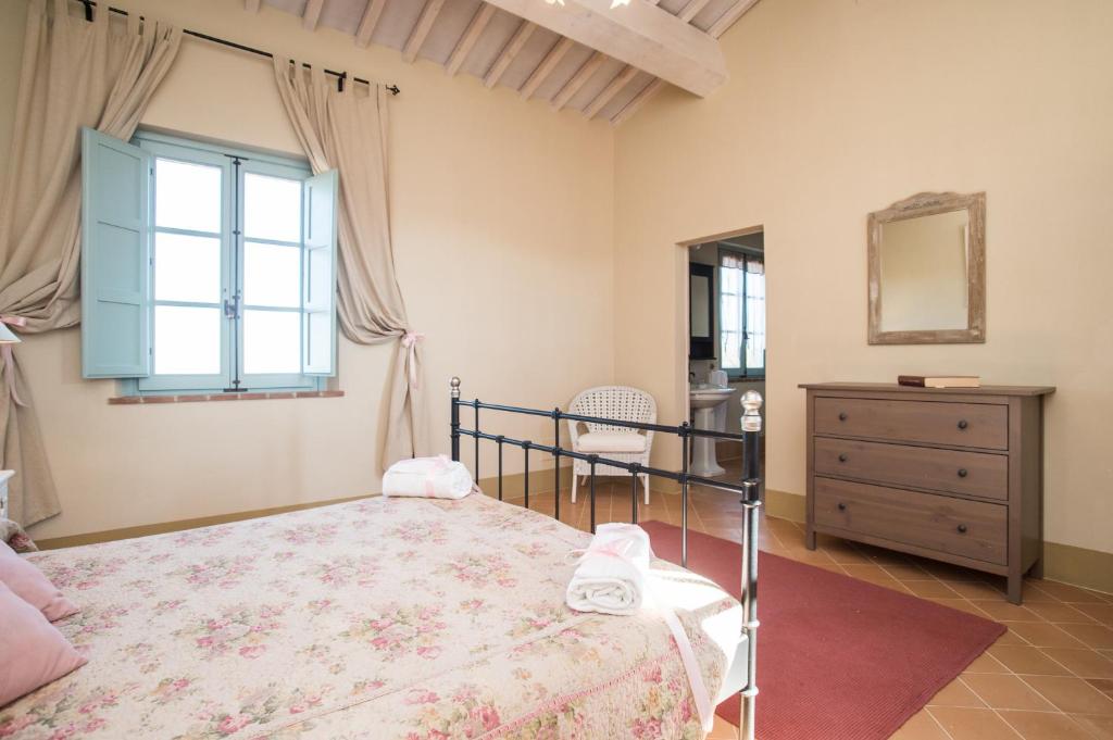 Cignella Resort — Hotel rooms in Trequanda, Tuscany