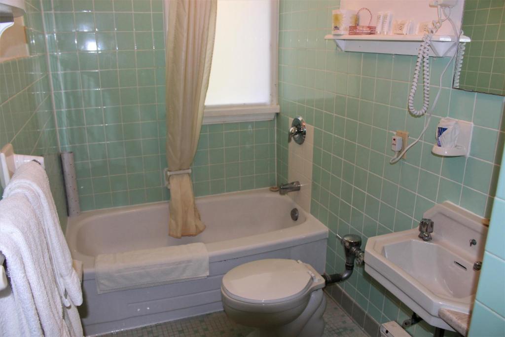 Braeside Country Inn photo