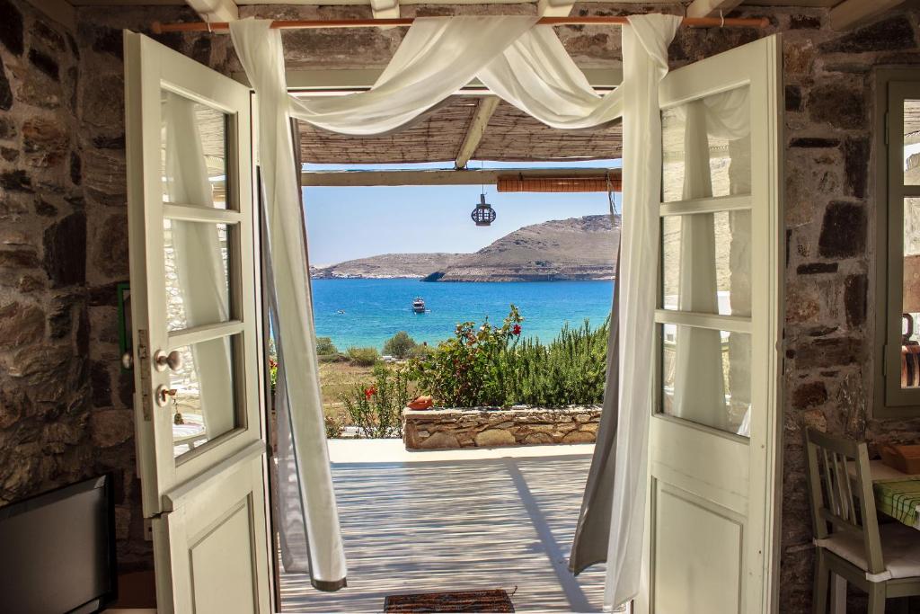 Serifos Dream Houses near the sea — Hotel in Ganema