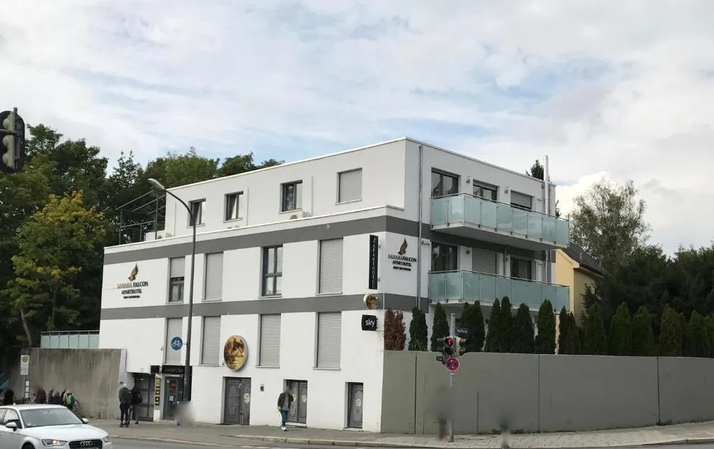Sahara Falcon, Hotel in München