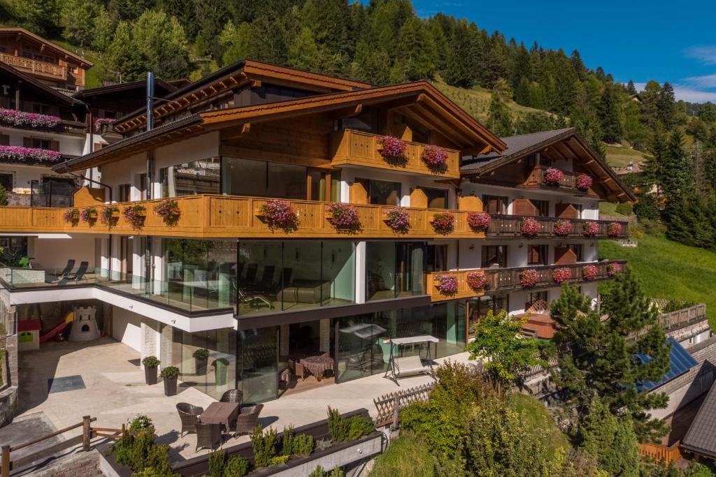 Hotel Garni Gardena - Appartments — Hotel in Santa Cristina In Val Gardena