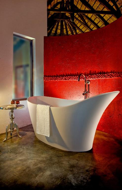 Bathroom, Pondoro Game Lodge - All Inclusive in Kruger National Park (Limpopo)