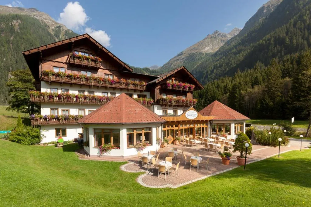 Alpenhotel Badmeister, hotel in Flattach