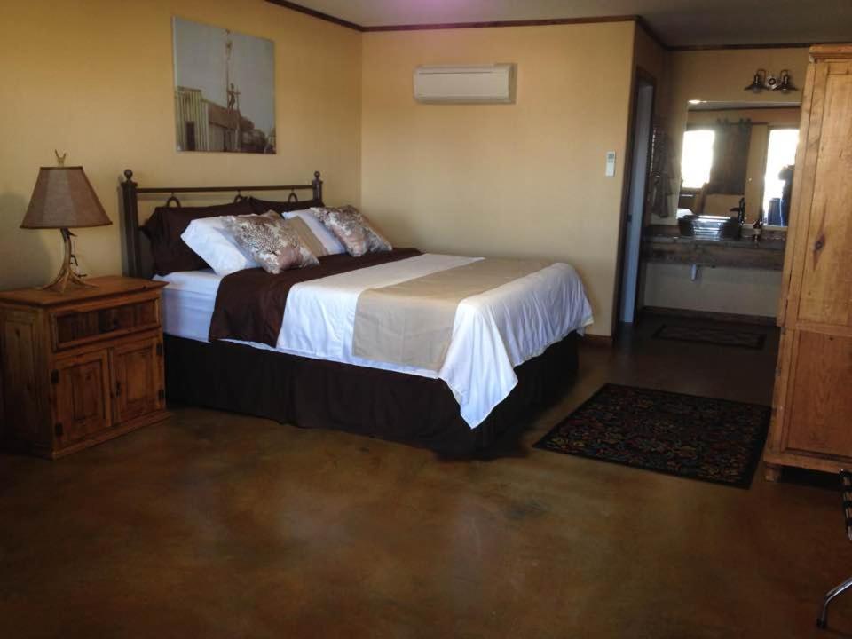 HH Creek Inn photo
