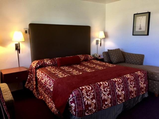 Maple Inn and Suites Los Banos photo