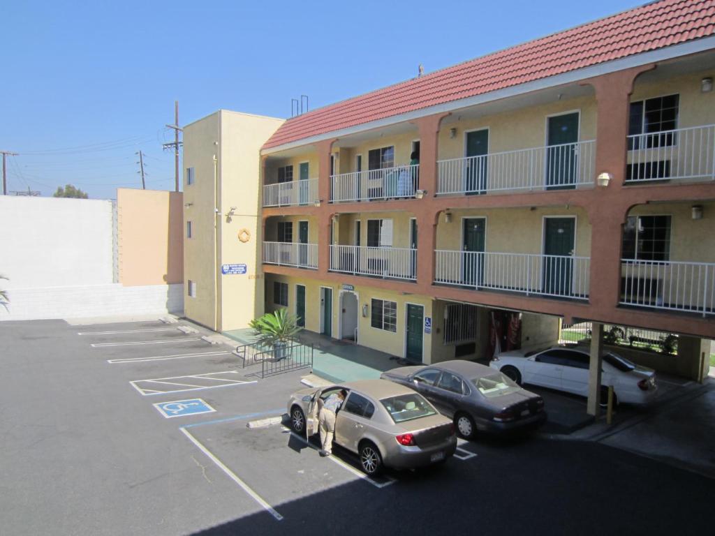 Starlight Inn Valley Boulevard photo