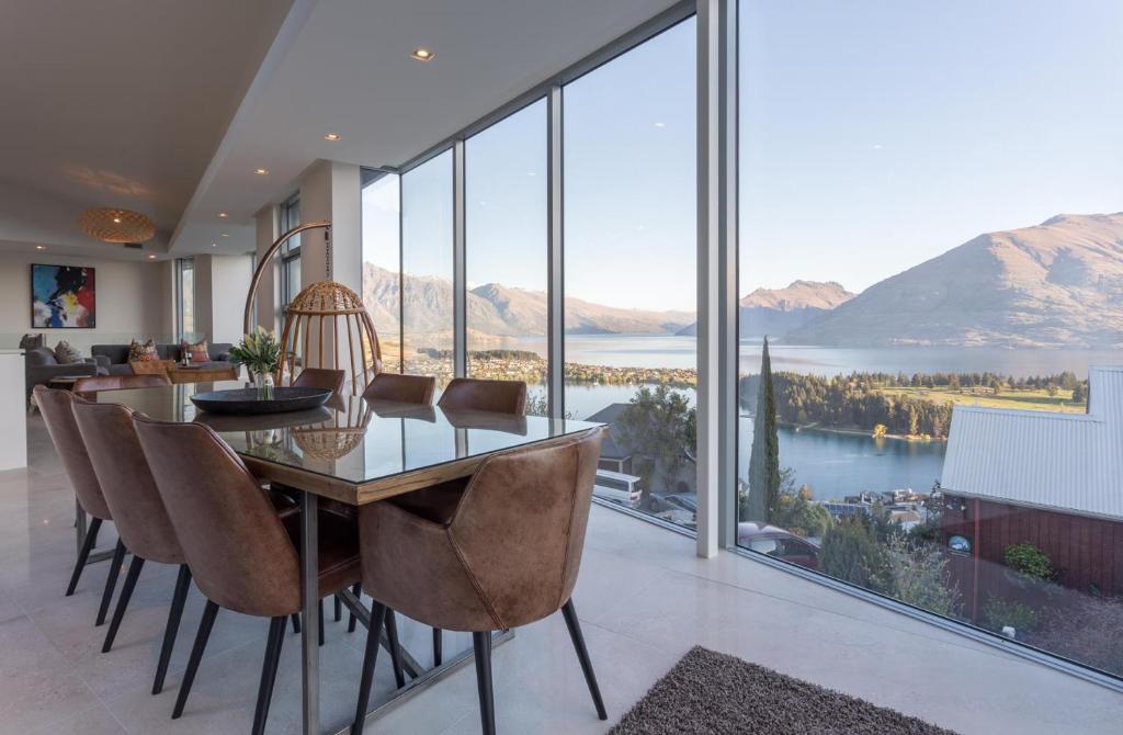 Views on Edinburgh, a Relax it's Done luxury holiday home, Queenstown