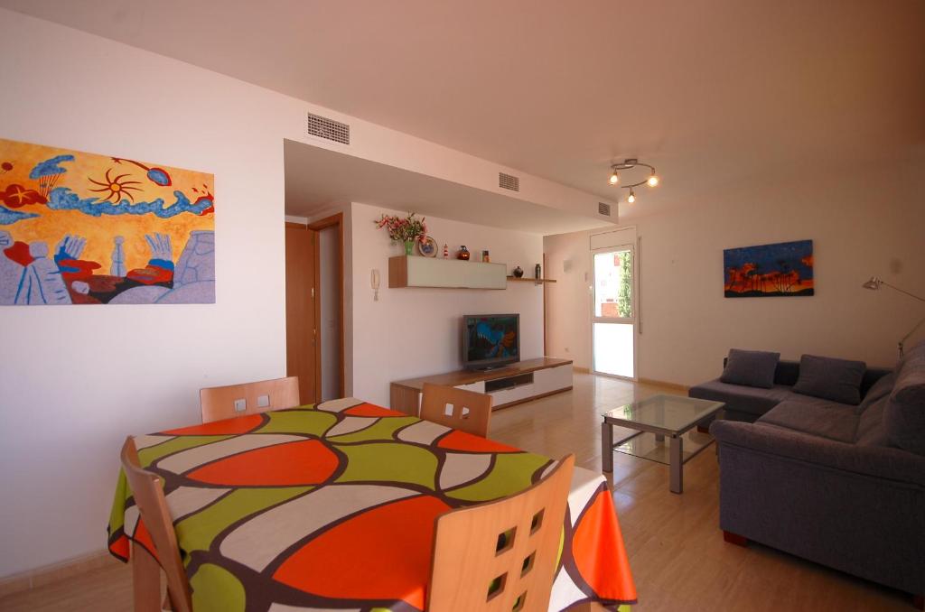 Lets Holidays Big Terrace House and 2 Parking - 5