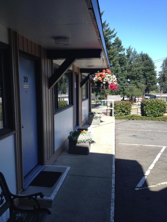 Departure Bay Motel photo
