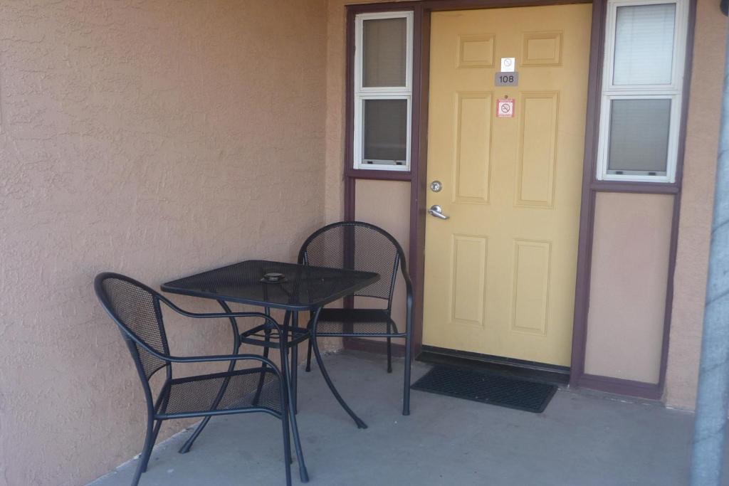 Palms Inn photo