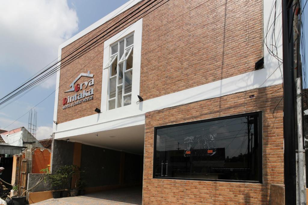 RedDoorz Plus near Jogja Kembali Monument