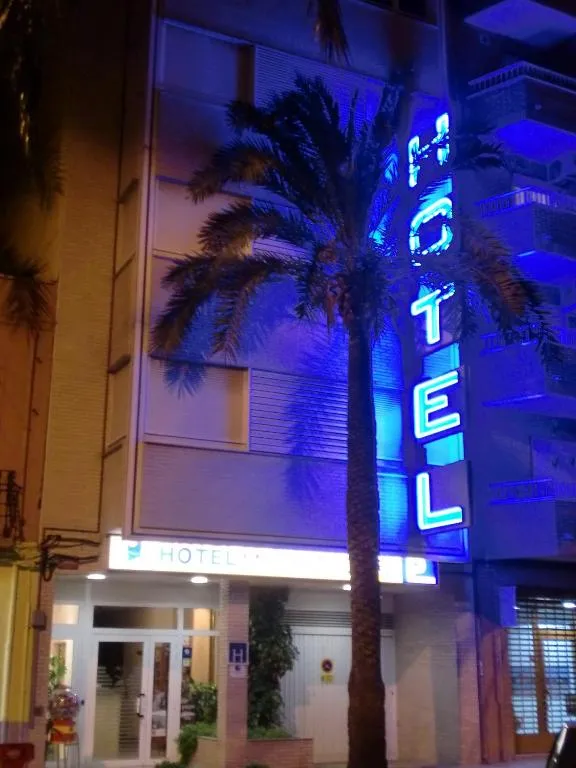 El Pinche de Oro, hotel v destinaci Benicarló