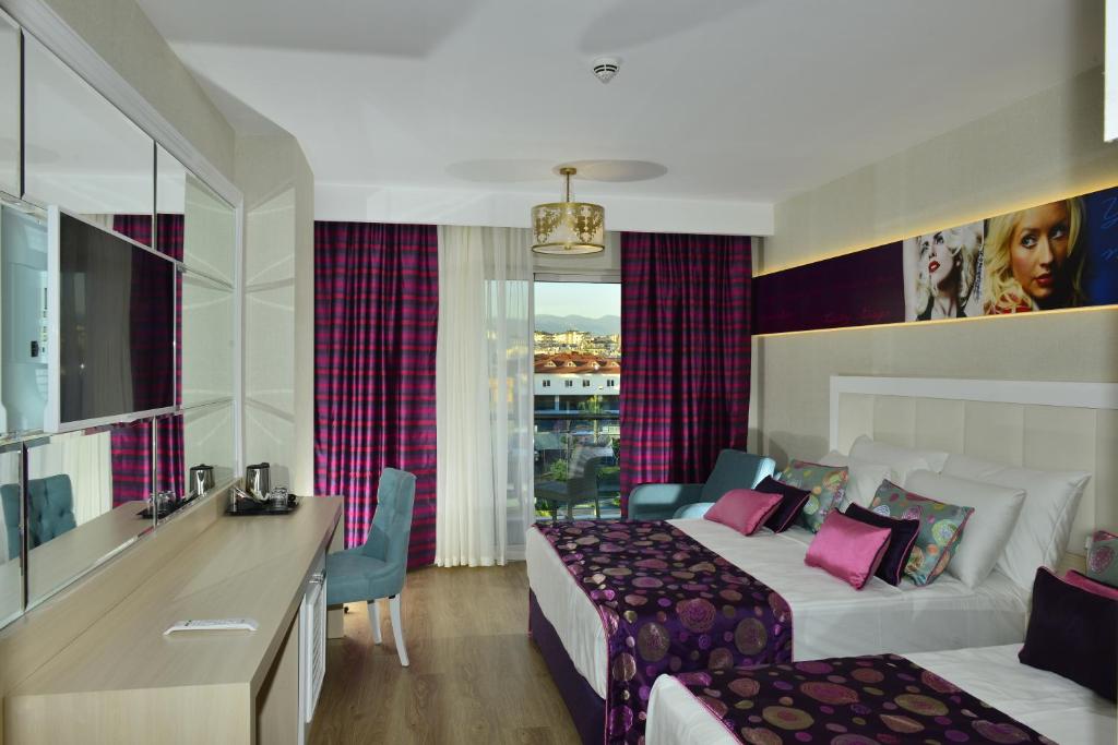 Azura Deluxe Resort & Spa - Ultra All Inclusive — Hotel rooms in Avsallar