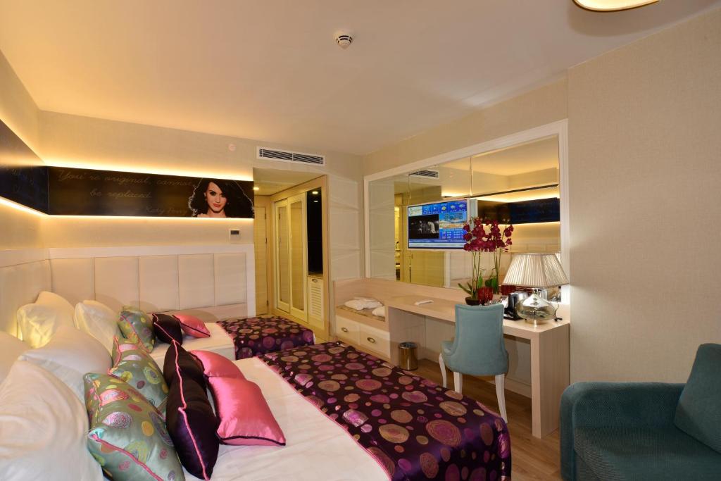 Azura Deluxe Resort & Spa - Ultra All Inclusive — Hotel rooms in Avsallar