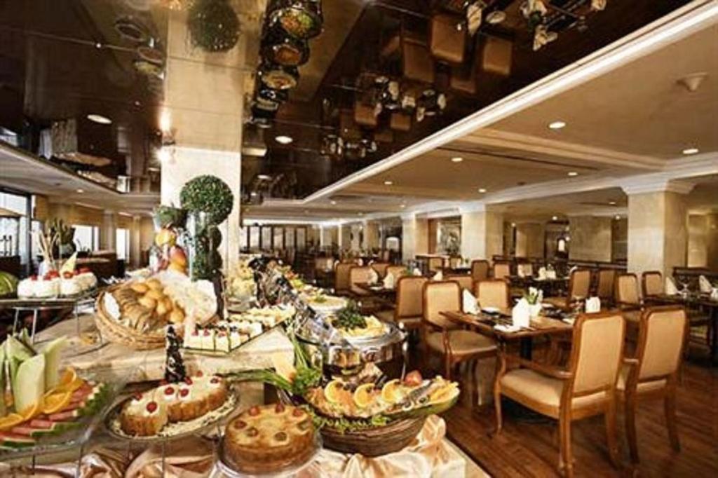 호텔 뉴 사피르의 정면 또는 넓은 로비