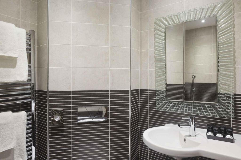 Ramada Birmingham Oldbury M5 J2 Photo 3