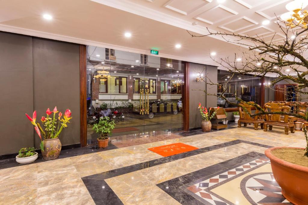 Shared lounge/TV area