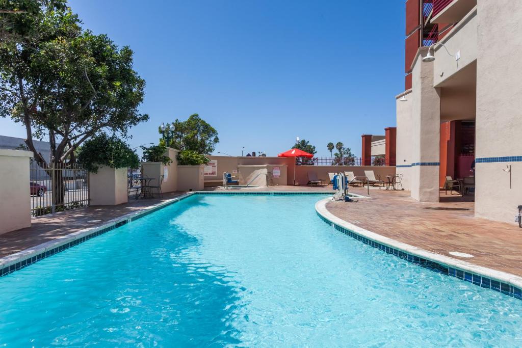 Ramada By Wyndham San Diego National City Photo 7