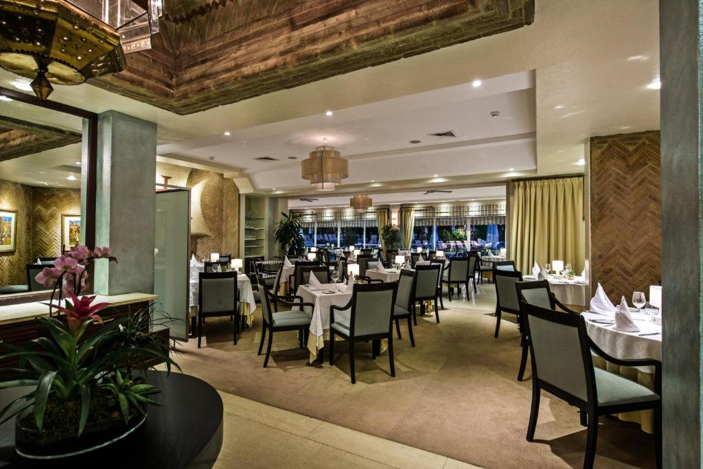 Restaurant, Four Seasons Country Club in Almancil