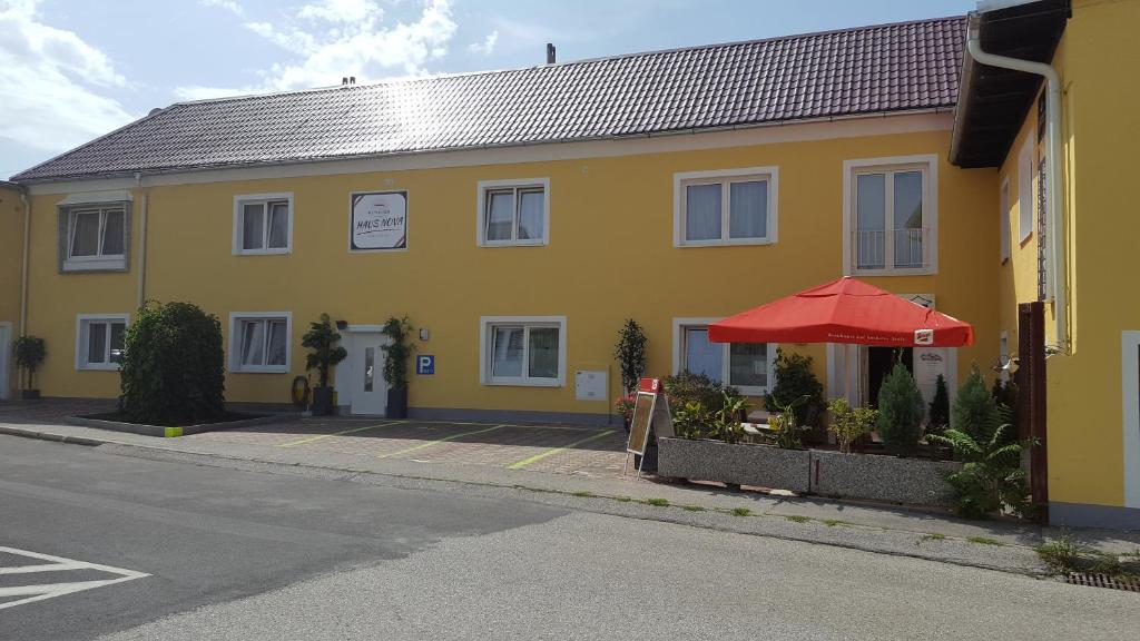 Pension Haus Nova — Hotel in Wiener Neustadt