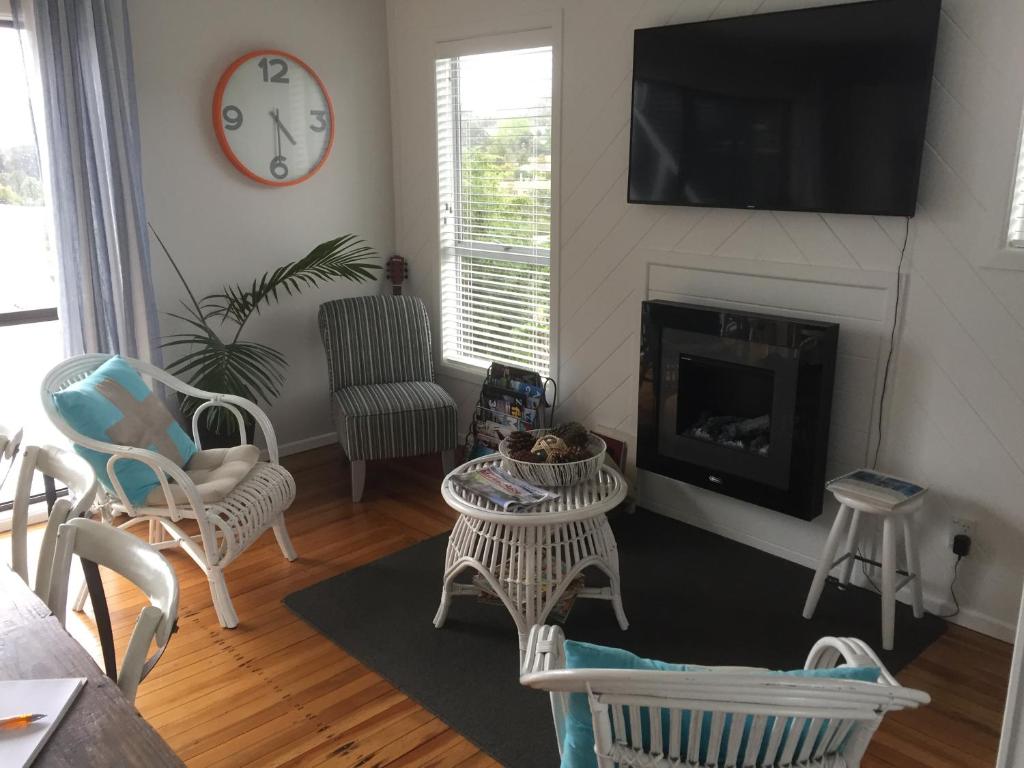 Shared lounge/TV area