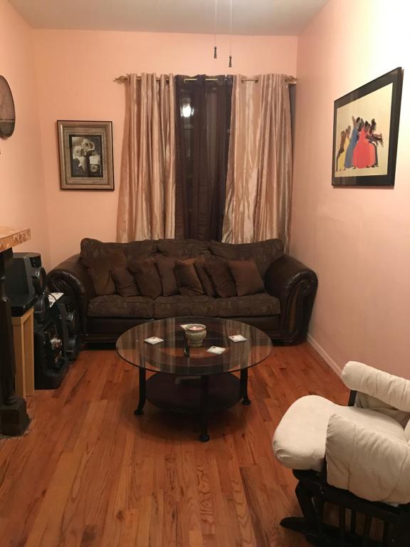 Macon Modern Brownstone Suite