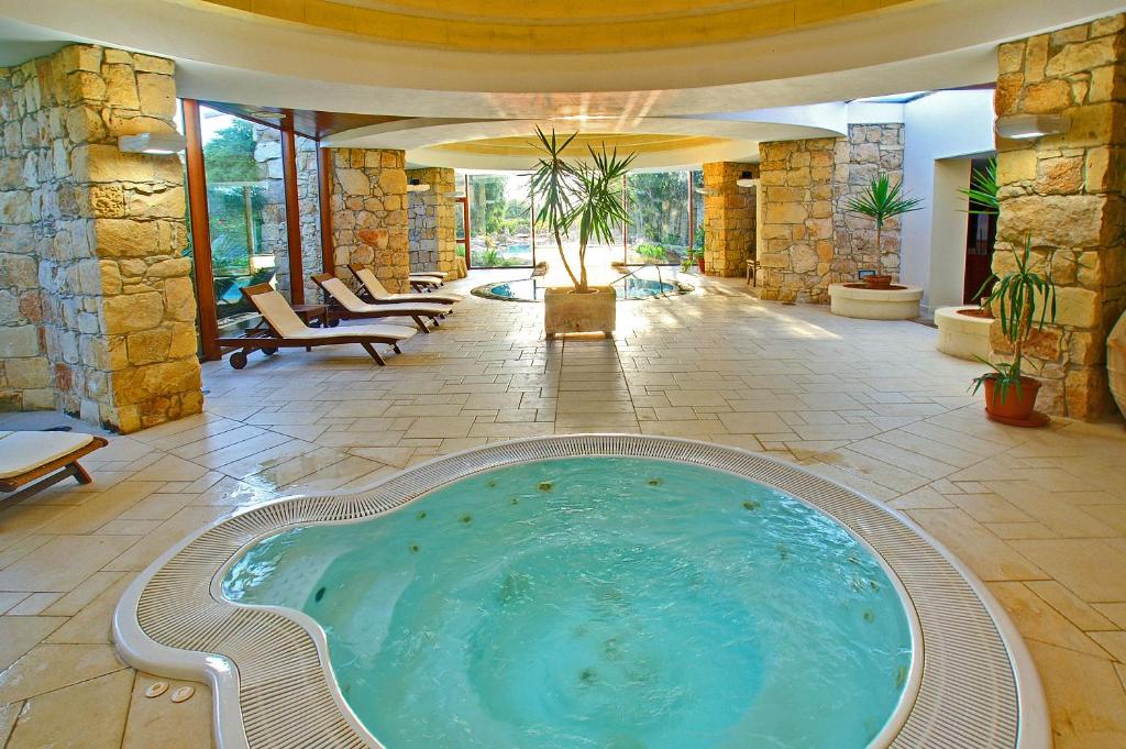Hot tub