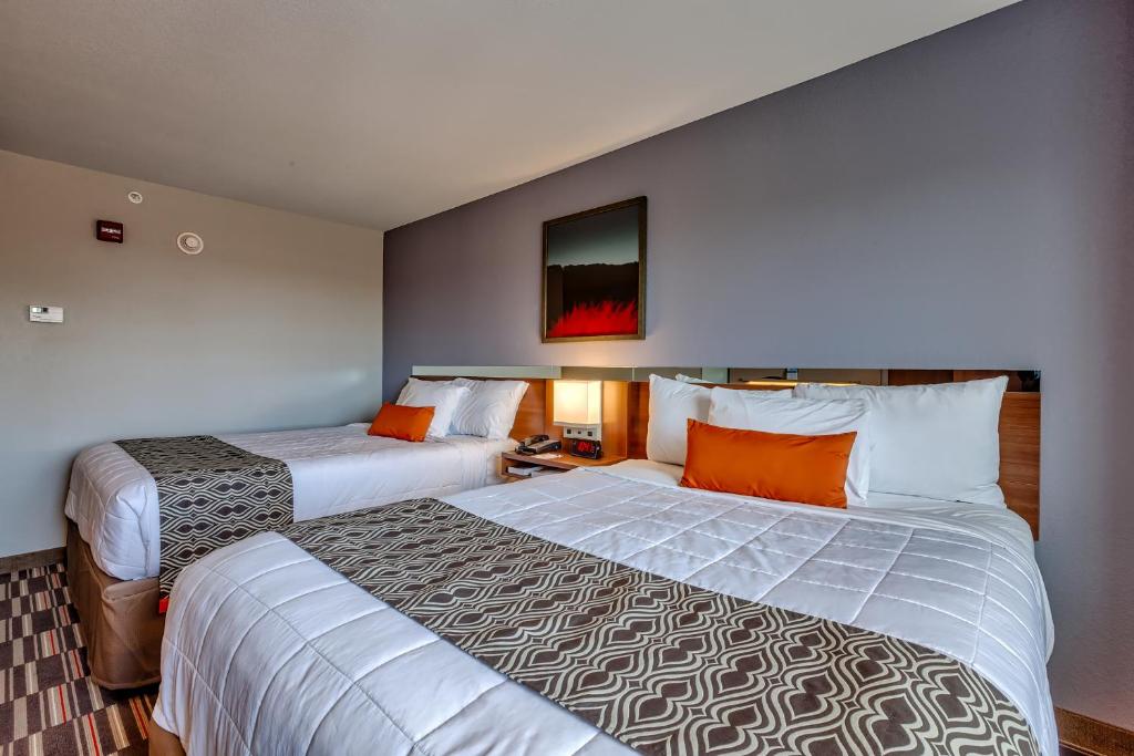 Microtel Inn & Suites by Wyndham Niagara Falls photo