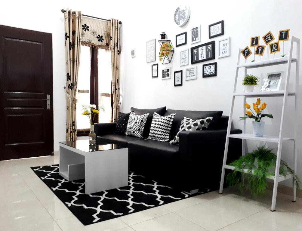 Villa Fifari &#8211; 5 Kamar Tidur, 3 Kamar Mandi