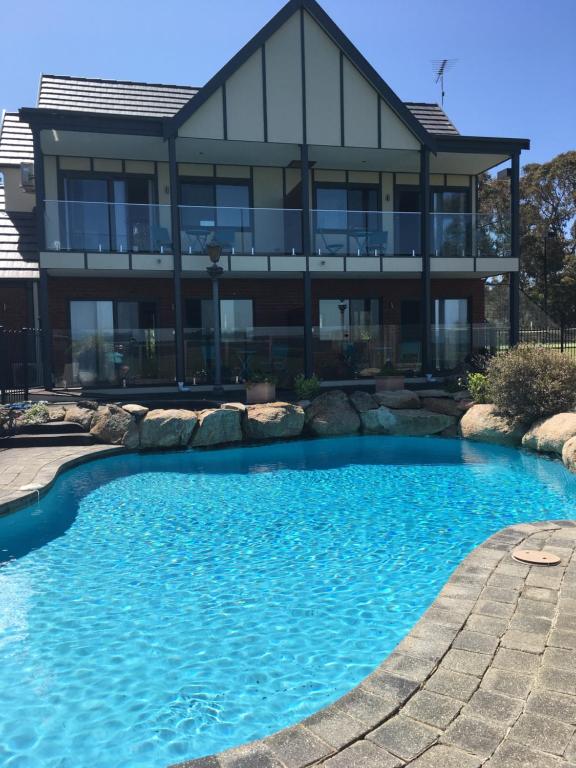 The View on Grossmans — Hotel in Great Ocean Road - Torquay