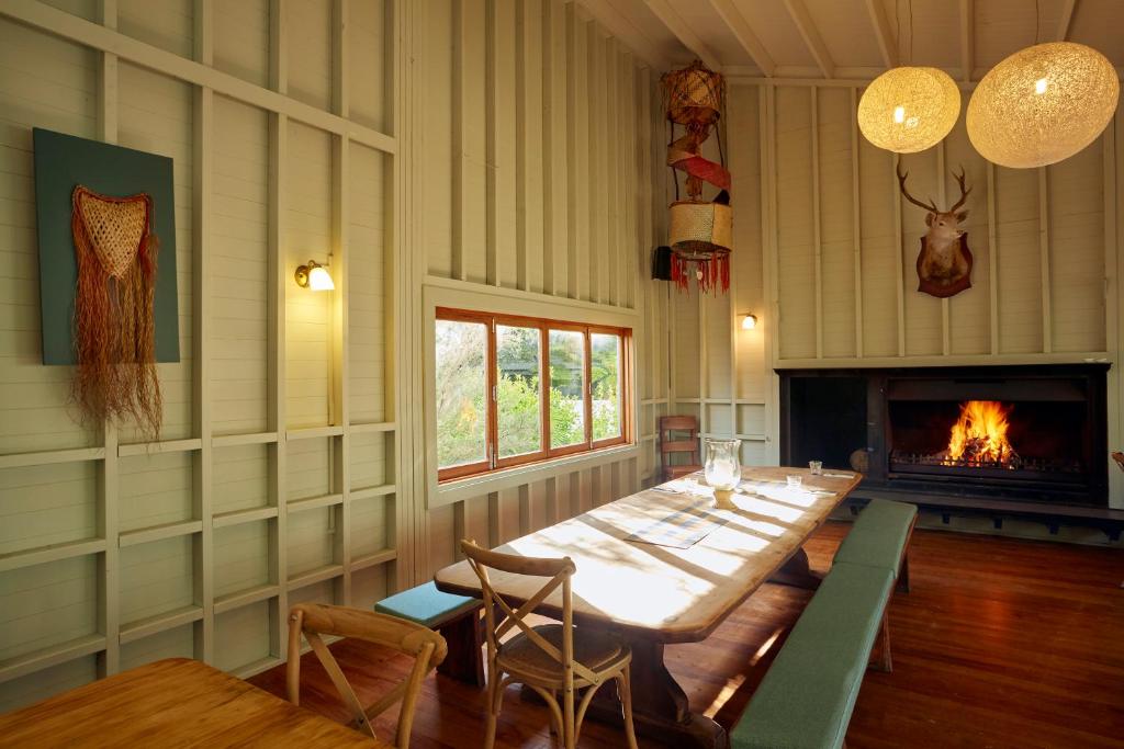 Restaurant, Awaroa Lodge in Nelson