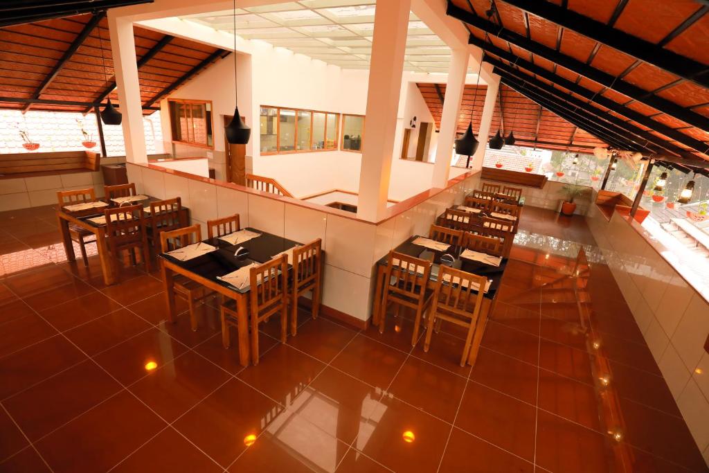 Roses Inn Fortkochi 전경