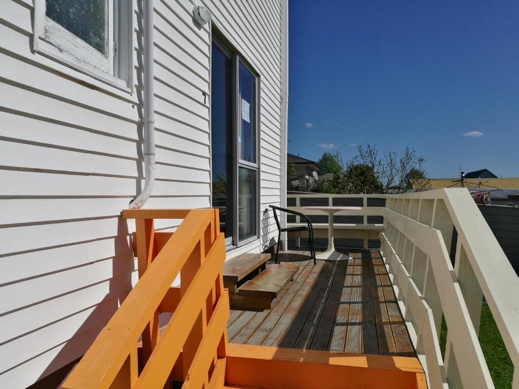 Exterior view, Rainbow Motel in Tauranga
