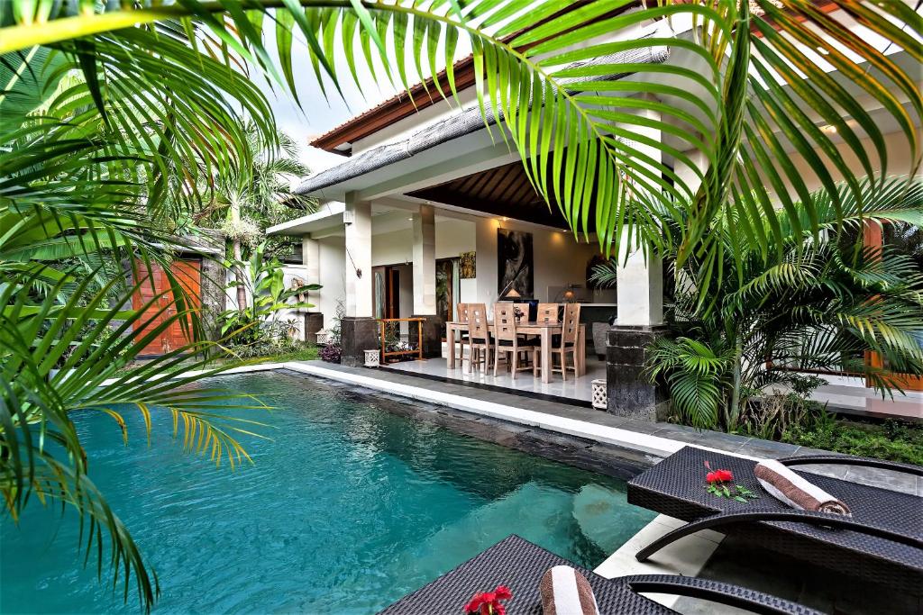 Rumah Indah Villa photo