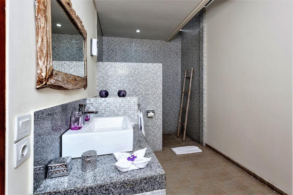 Rumah Indah Villa photo
