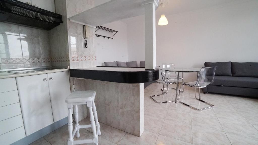 Harbour Apartment With Sea View - 4