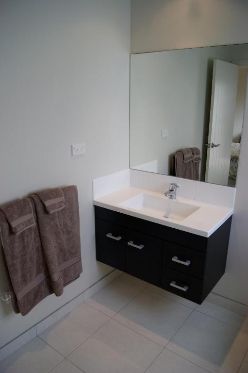 Waihi Beach Getaway-Studio, Ensuite & Private Deck photo