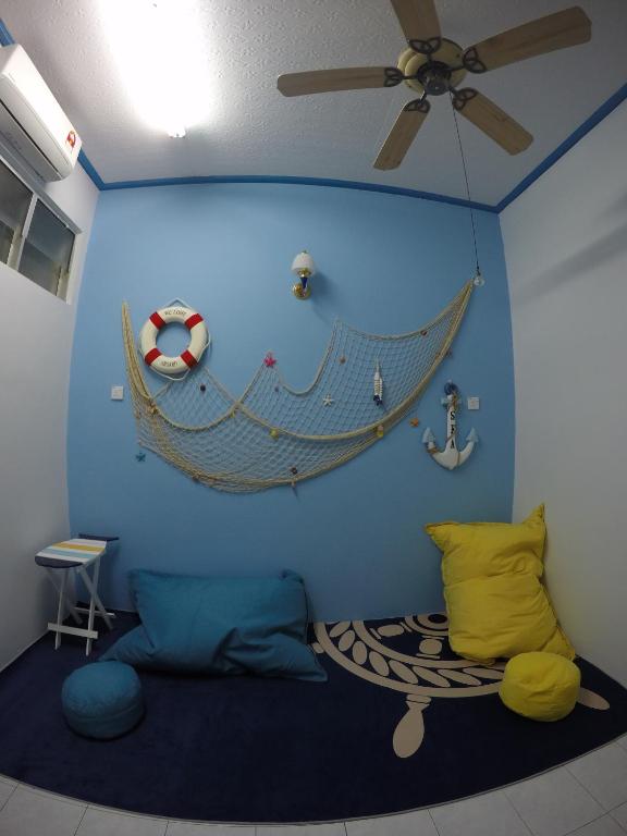 Shared lounge/TV area