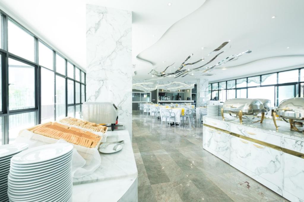 فندق بيه بلاس (P Plus Hotel)