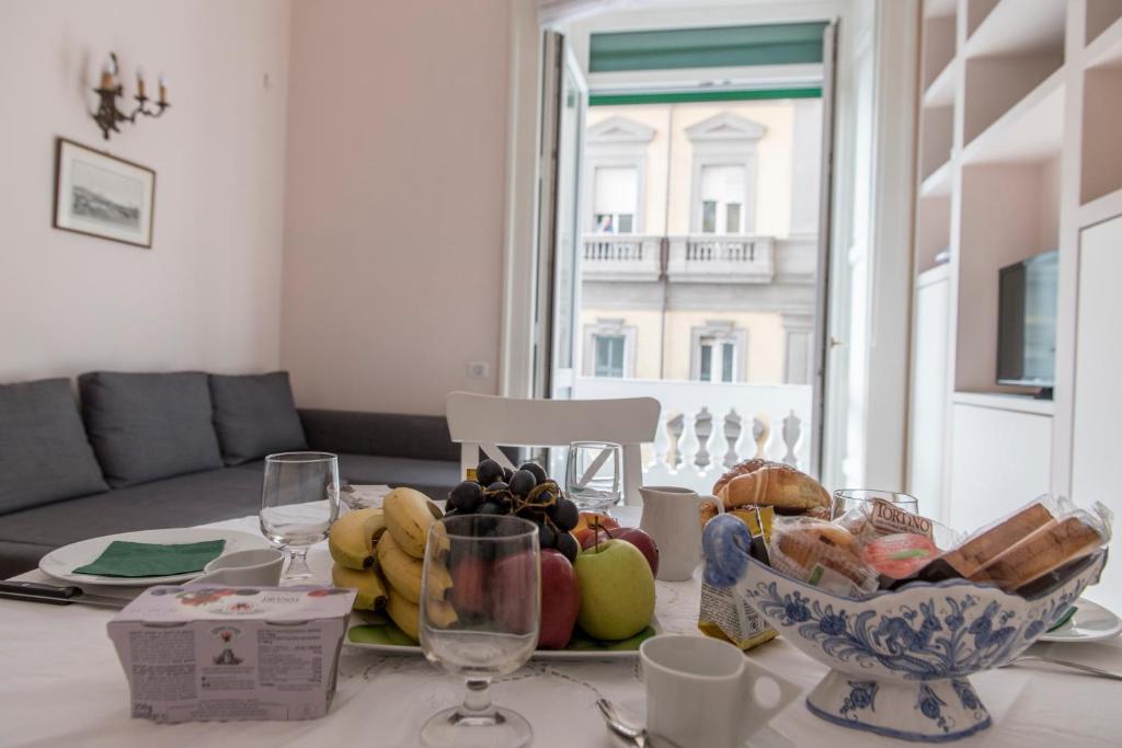 Shared lounge/TV area, Casa San Carlo in Naples