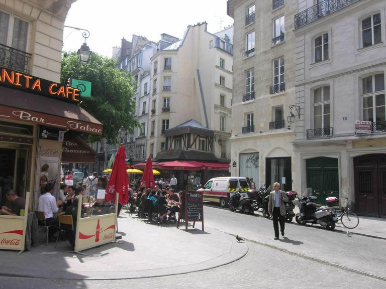 SOHO CENTER/MARAIS/POMPIDOU/LOUVRE photo